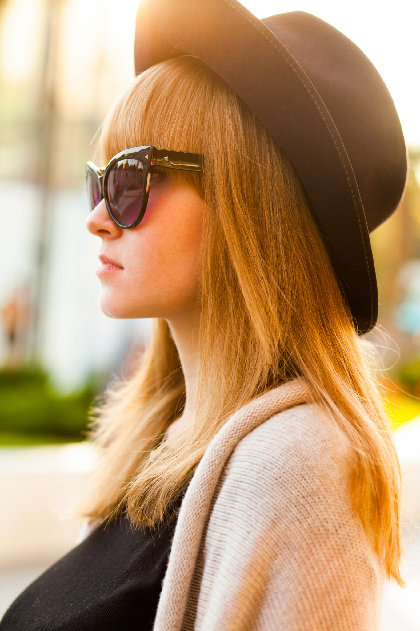 w hipster woman with hat sunglasses beach sunset